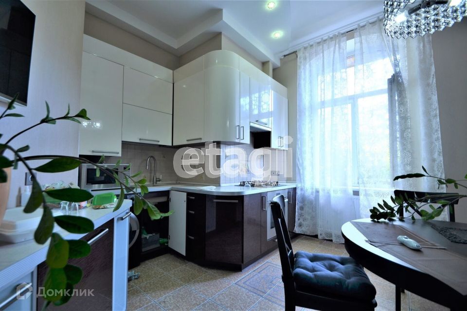 Продаётся 3-комнатная квартира, 148.5 м²