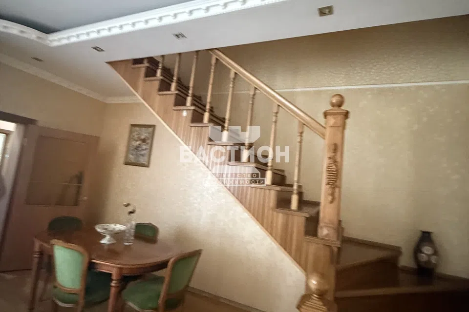 Продаётся 2-этажный дом, 400 м²