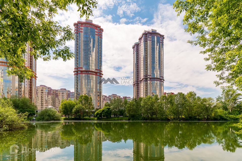 Продаётся 3-комнатная квартира, 102 м²