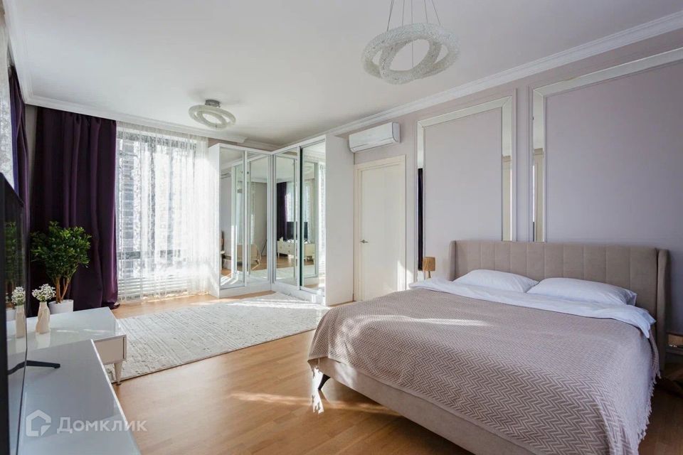 Сдаётся 2-комнатная квартира, 91 м²