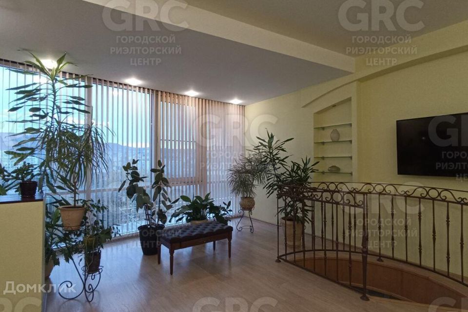 Продаётся 3-комнатная квартира, 114 м²