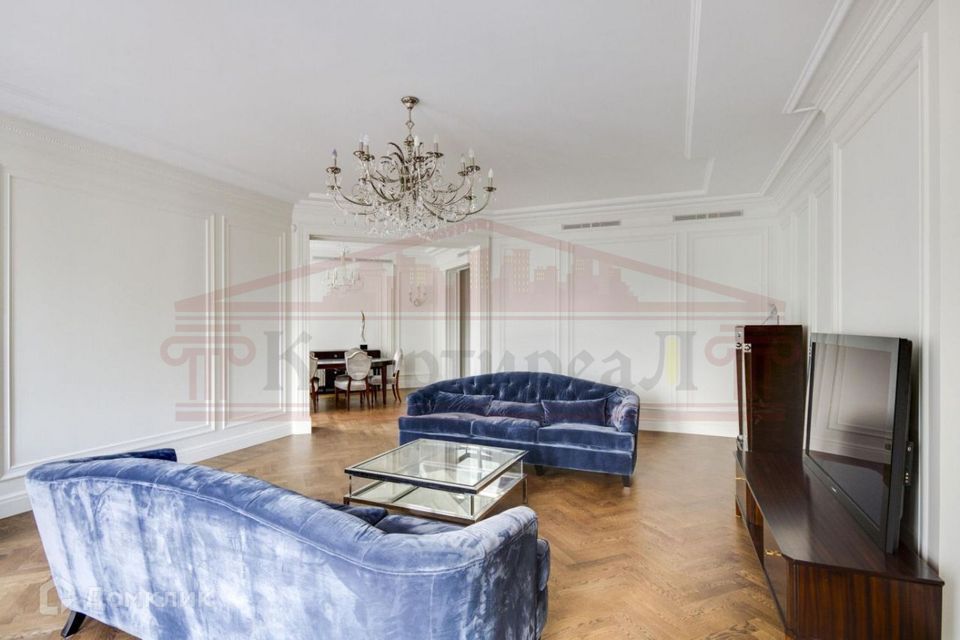 Сдаётся 4-комнатная квартира, 223 м²