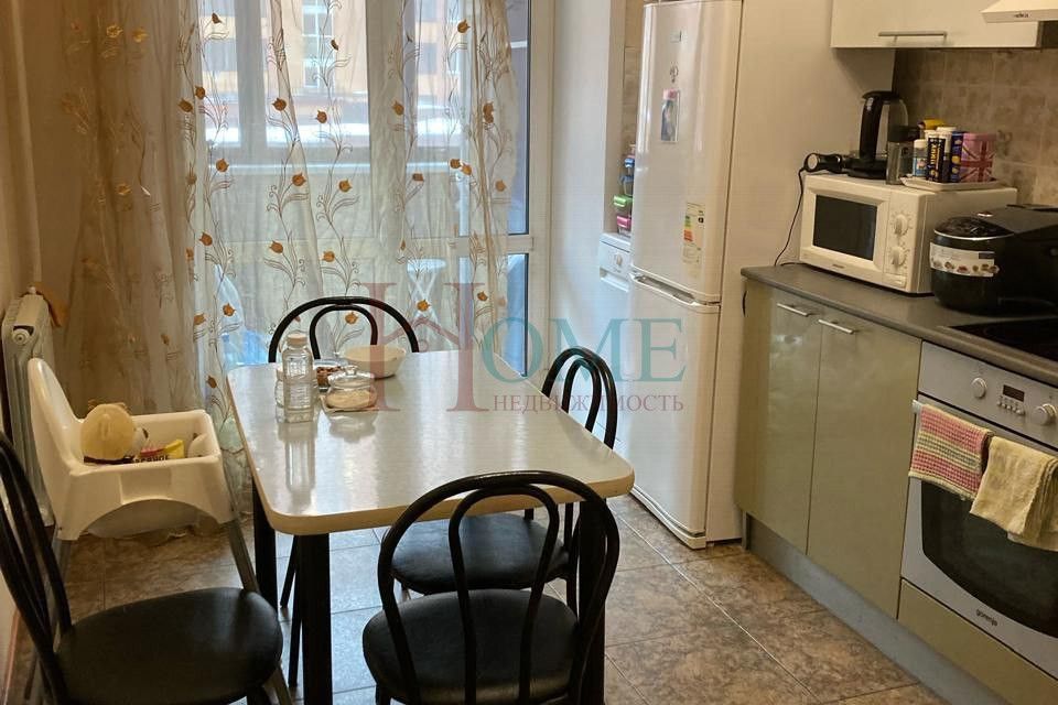 Сдаётся 2-комнатная квартира, 56 м²