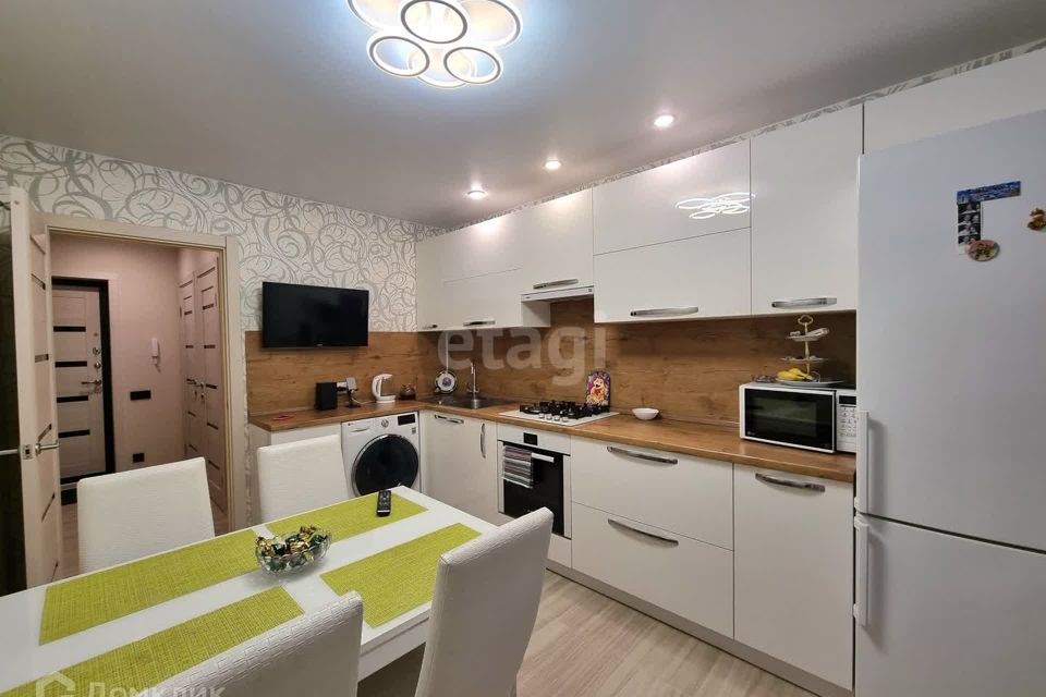 Продаётся 2-комнатная квартира, 55.7 м²