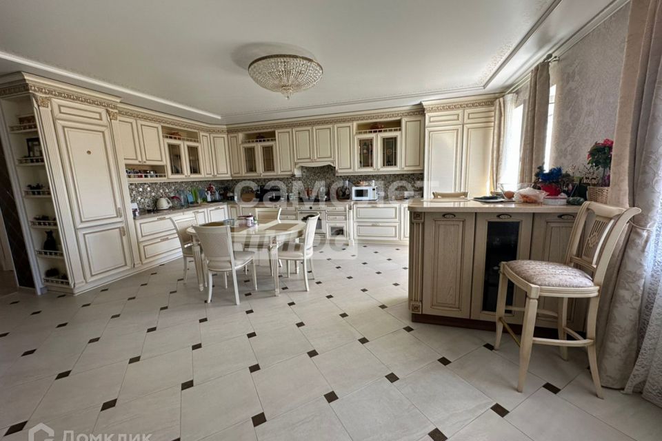 Продаётся 5-комнатная квартира, 141.8 м²