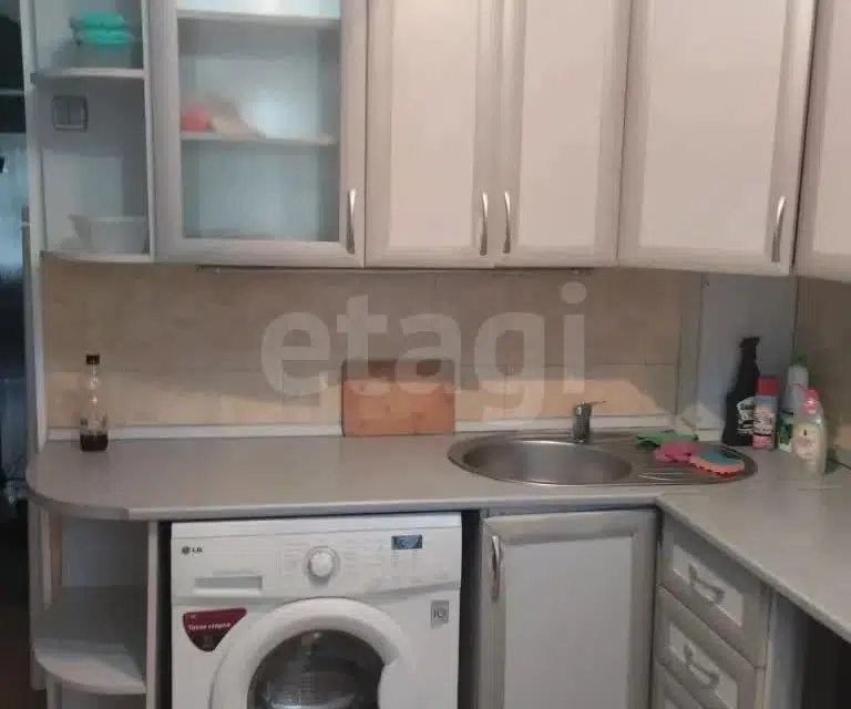 Продаётся 4-комнатная квартира, 69 м²