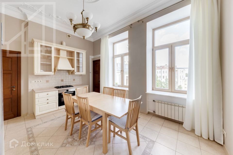 Сдаётся 6-комнатная квартира, 200 м²