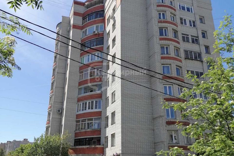 Продаётся 4-комнатная квартира, 130.6 м²