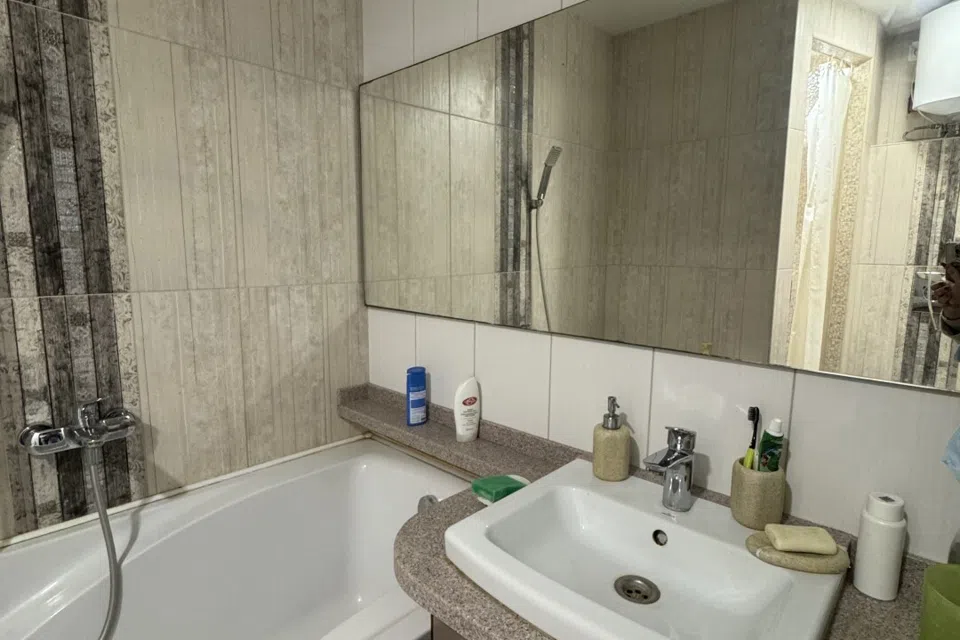 Продаётся 4-комнатная квартира, 77.1 м²