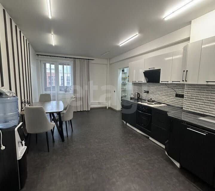 Сдаётся 5-комнатная квартира, 180 м²