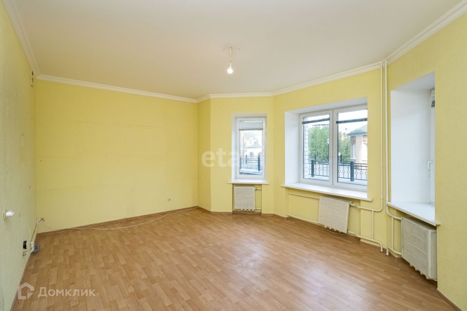 Продаётся 3-комнатная квартира, 146 м²