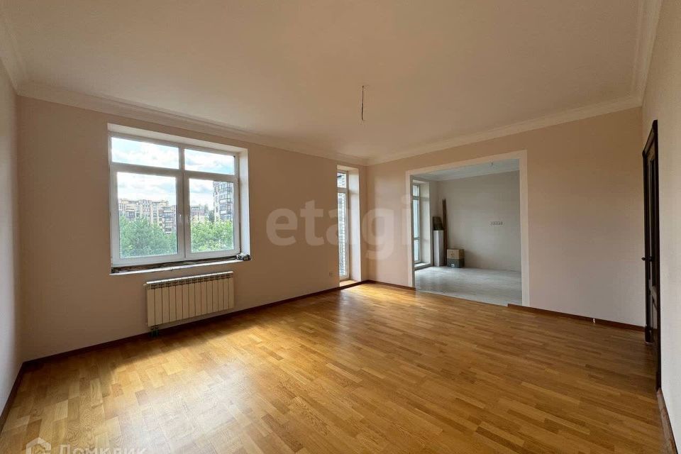 Продаётся 3-комнатная квартира, 111.9 м²
