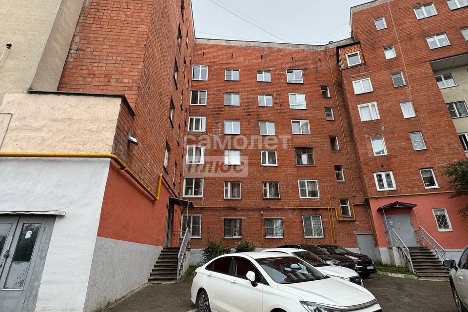 Продаётся 7-комнатная квартира, 140 м²