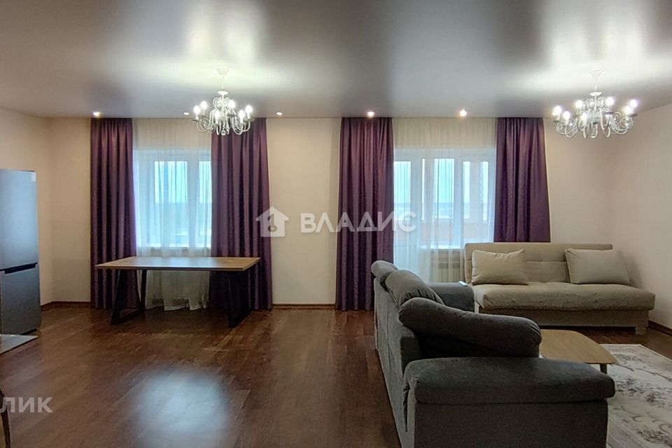 Сдаётся 2-комнатная квартира, 111.5 м²