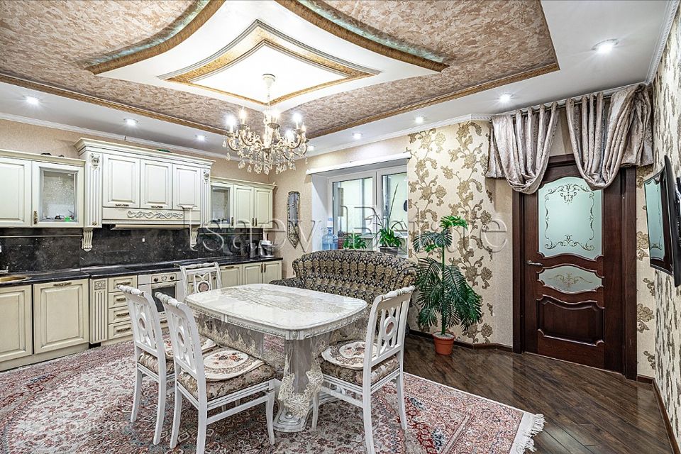 Продаётся 3-комнатная квартира, 101 м²