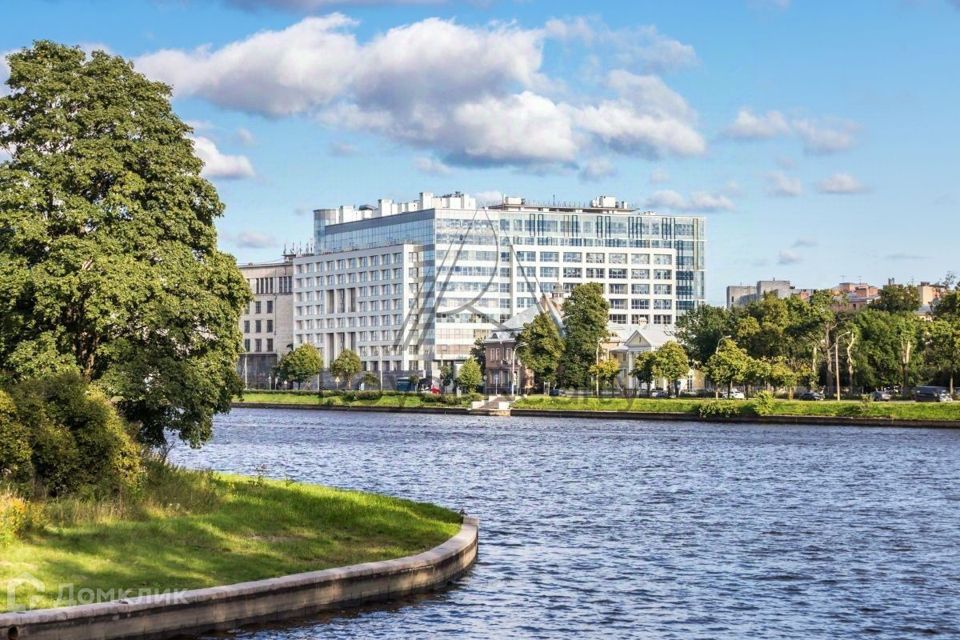 Продаётся 4-комнатная квартира, 148 м²