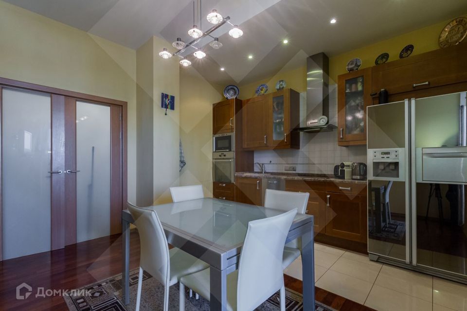 Сдаётся 4-комнатная квартира, 150 м²