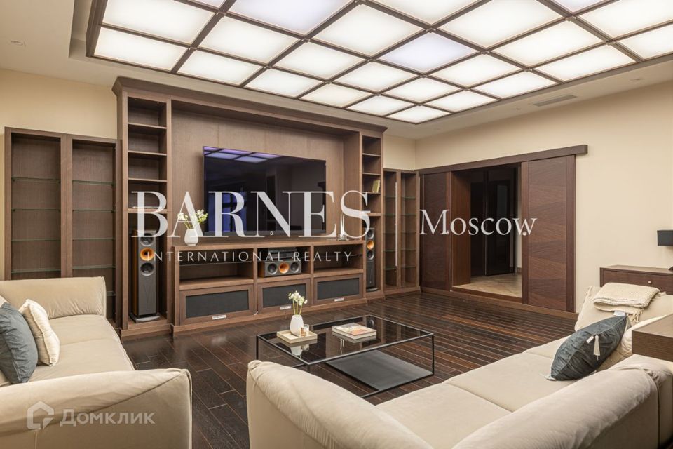 Продаётся 4-комнатная квартира, 210.6 м²