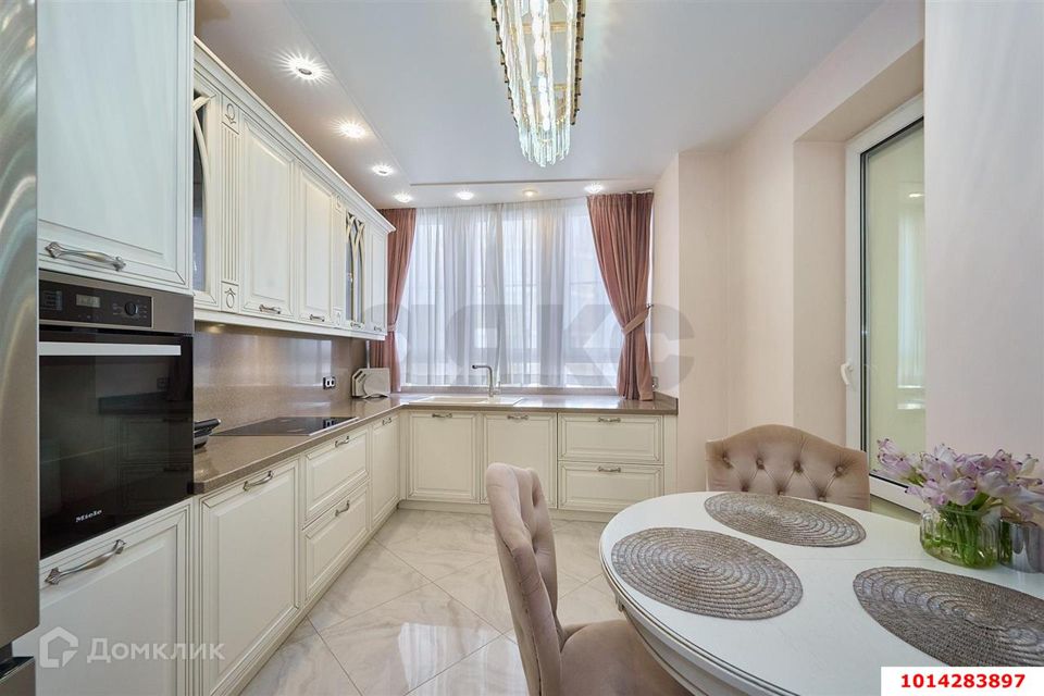 Продаётся 3-комнатная квартира, 105 м²