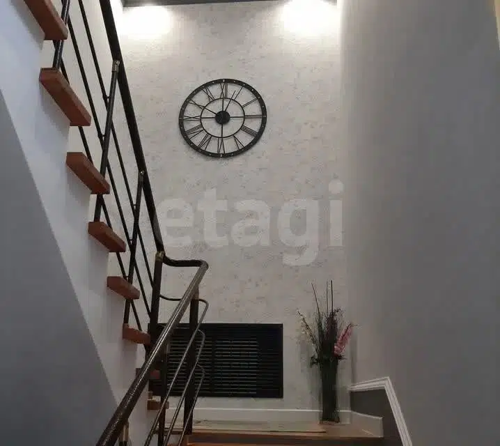 Продаётся 3-этажный дом, 299.3 м²