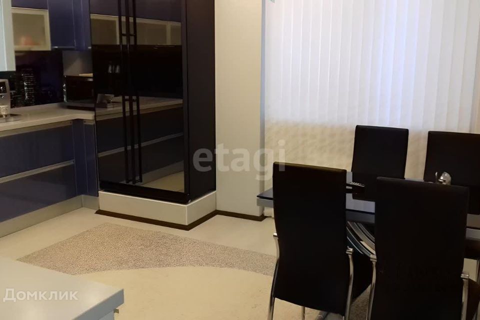 Продаётся 4-комнатная квартира, 170 м²