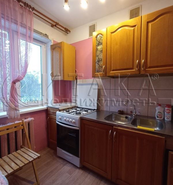 Продаётся 4-комнатная квартира, 61.8 м²