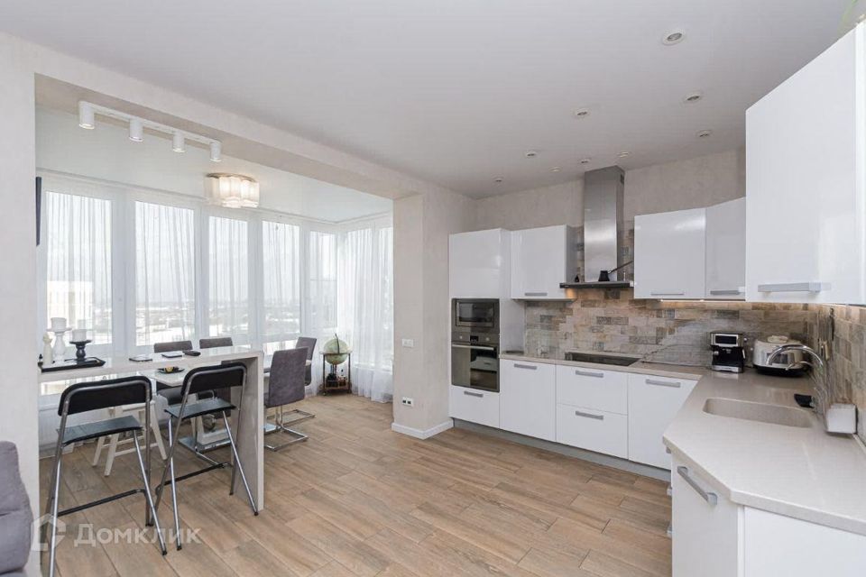 Продаётся 3-комнатная квартира, 125 м²