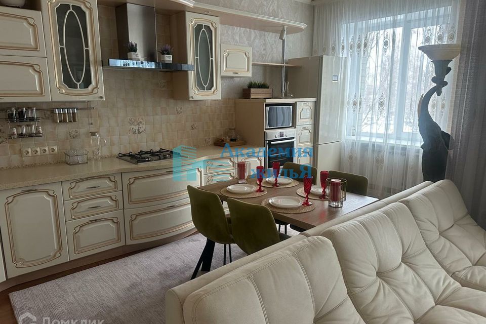 Продаётся 3-комнатная квартира, 93 м²