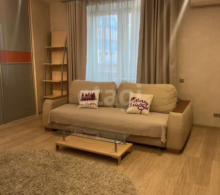 Сдаётся 2-комнатная квартира, 65 м²