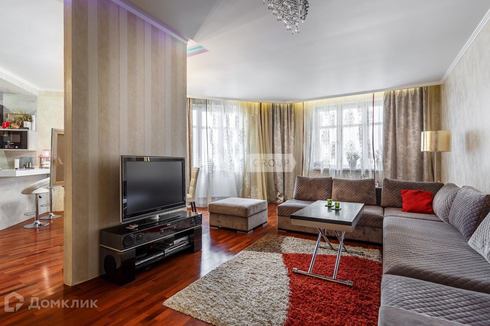 Продаётся 4-комнатная квартира, 213.6 м²