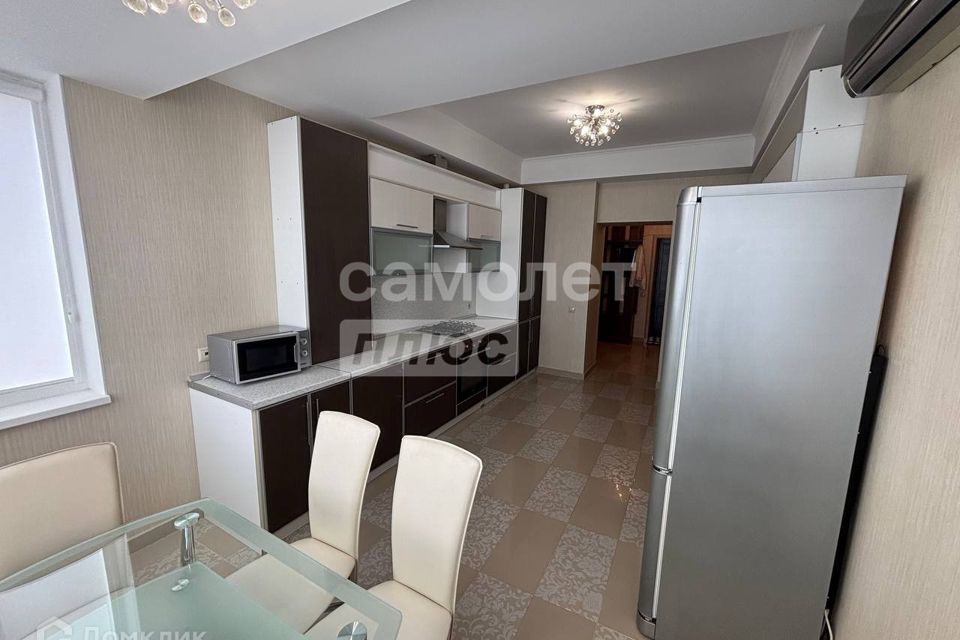 Сдаётся 2-комнатная квартира, 76.4 м²