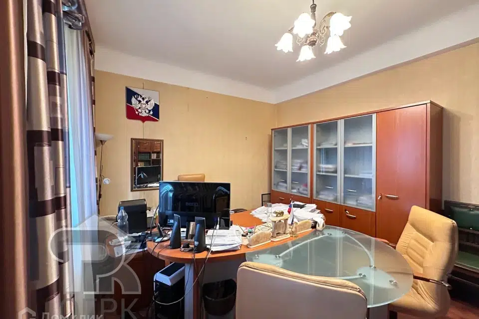Продаётся 4-комнатная квартира, 145.9 м²