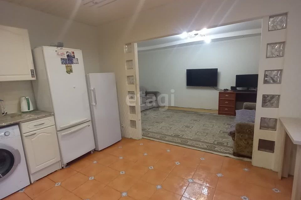 Продаётся 4-комнатная квартира, 107.7 м²
