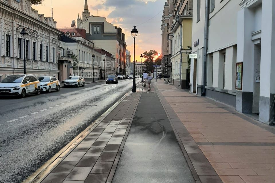 Продаётся 9-комнатная квартира, 185 м²