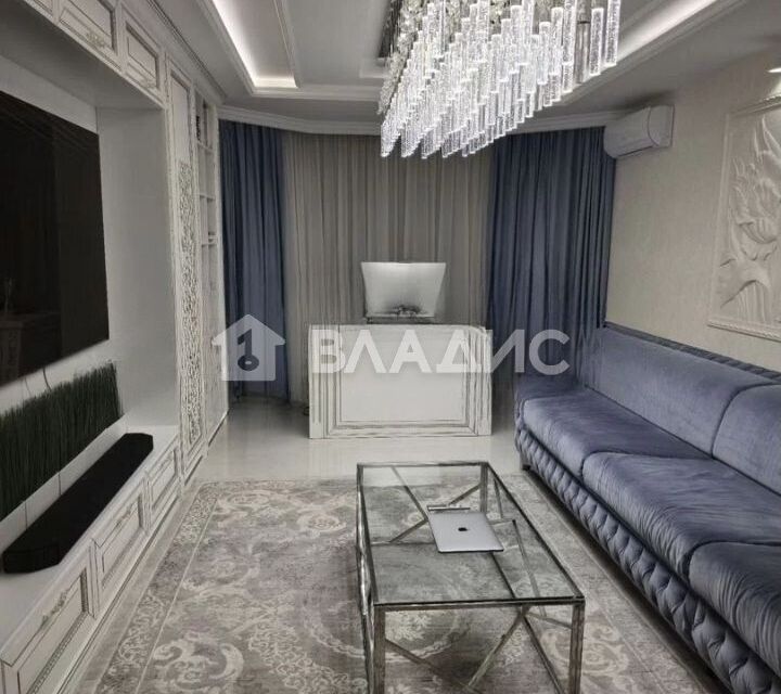 Продаётся 4-комнатная квартира, 100 м²