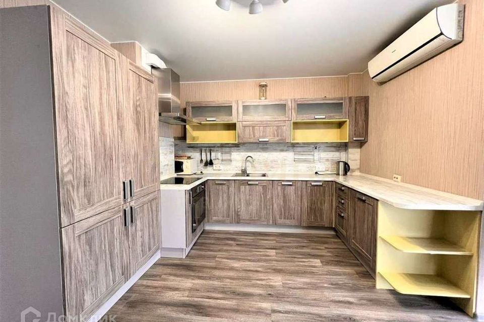 Сдаётся 3-комнатная квартира, 116 м²