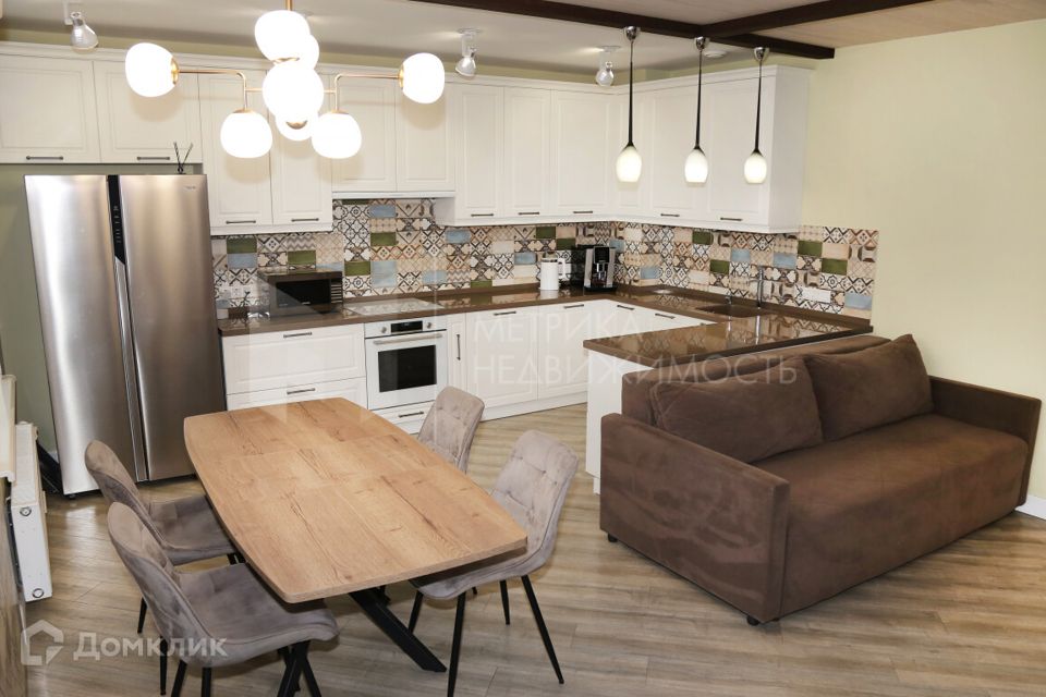 Продаётся 3-комнатная квартира, 117 м²