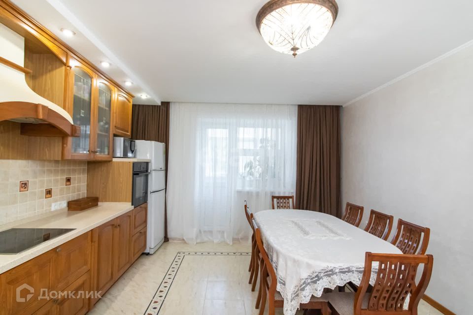 Продаётся 4-комнатная квартира, 121.7 м²