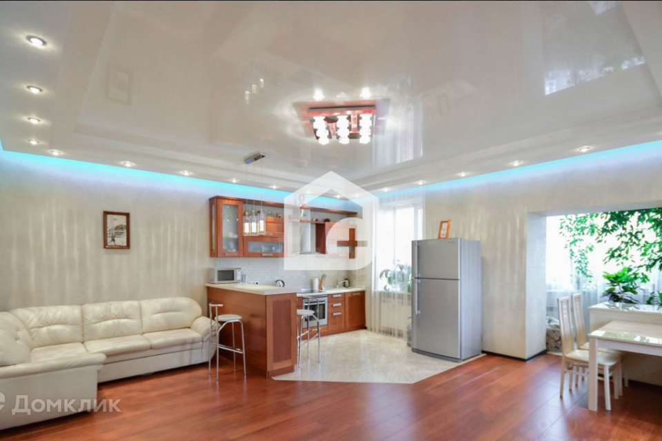 Продаётся 3-комнатная квартира, 135 м²