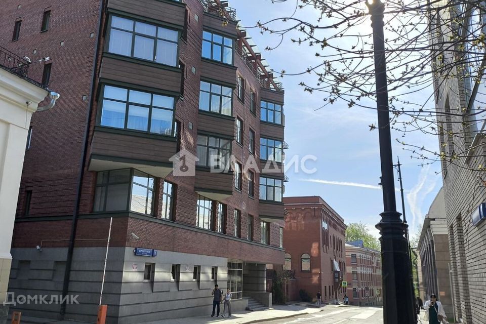 Продаётся 4-комнатная квартира, 147 м²