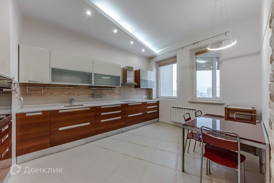 Сдаётся 4-комнатная квартира, 160 м²