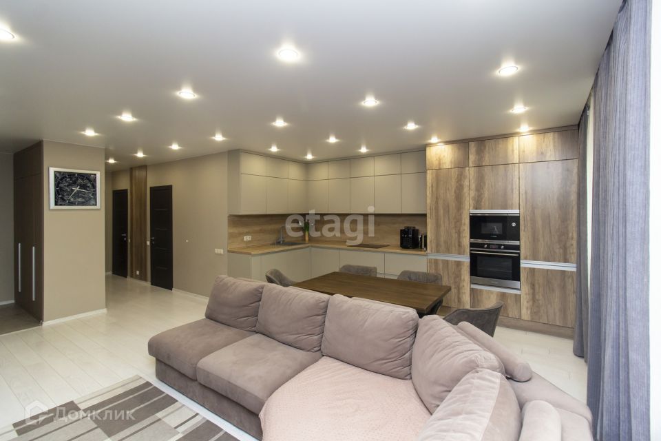 Продаётся 2-комнатная квартира, 82.1 м²