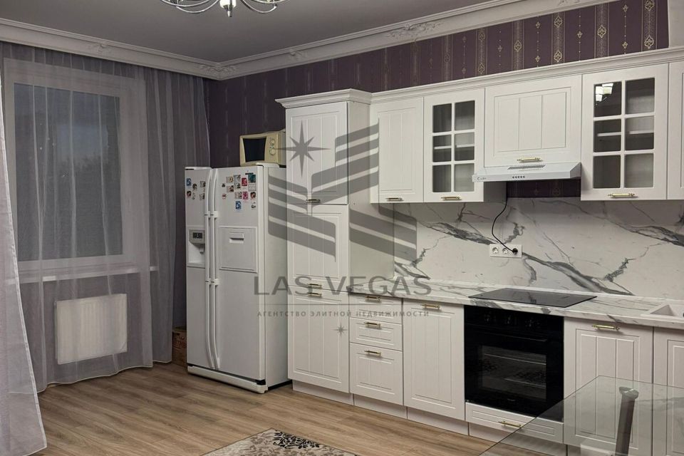 Сдаётся 3-комнатная квартира, 98 м²