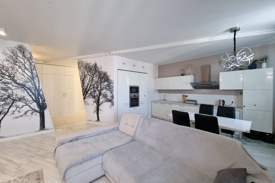Продаётся 4-комнатная квартира, 132 м²