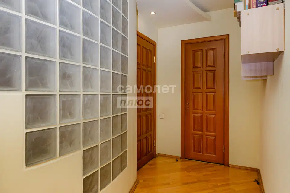 Продаётся 4-комнатная квартира, 169 м²