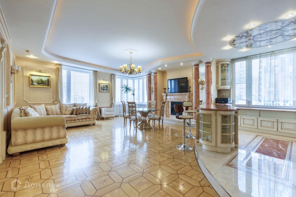 Продаётся 3-комнатная квартира, 130.4 м²