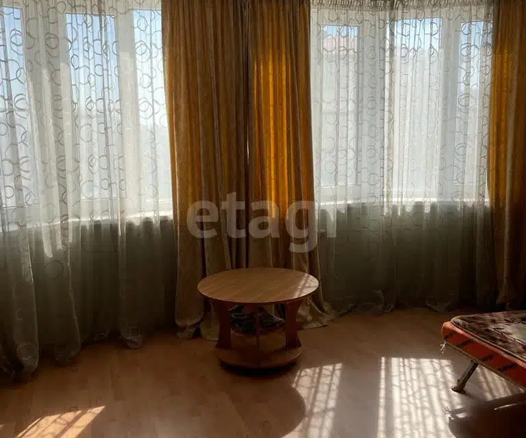 Продаётся 1-комнатная квартира, 52.1 м²