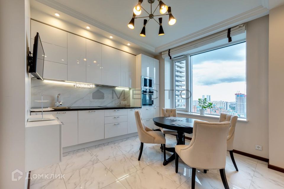 Продаётся 3-комнатная квартира, 119.5 м²