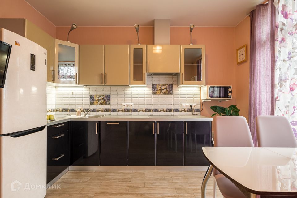 Сдаётся 1-комнатная квартира, 42 м²