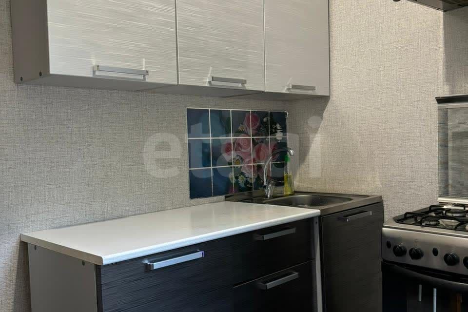 Продаётся 3-комнатная квартира, 49.7 м²
